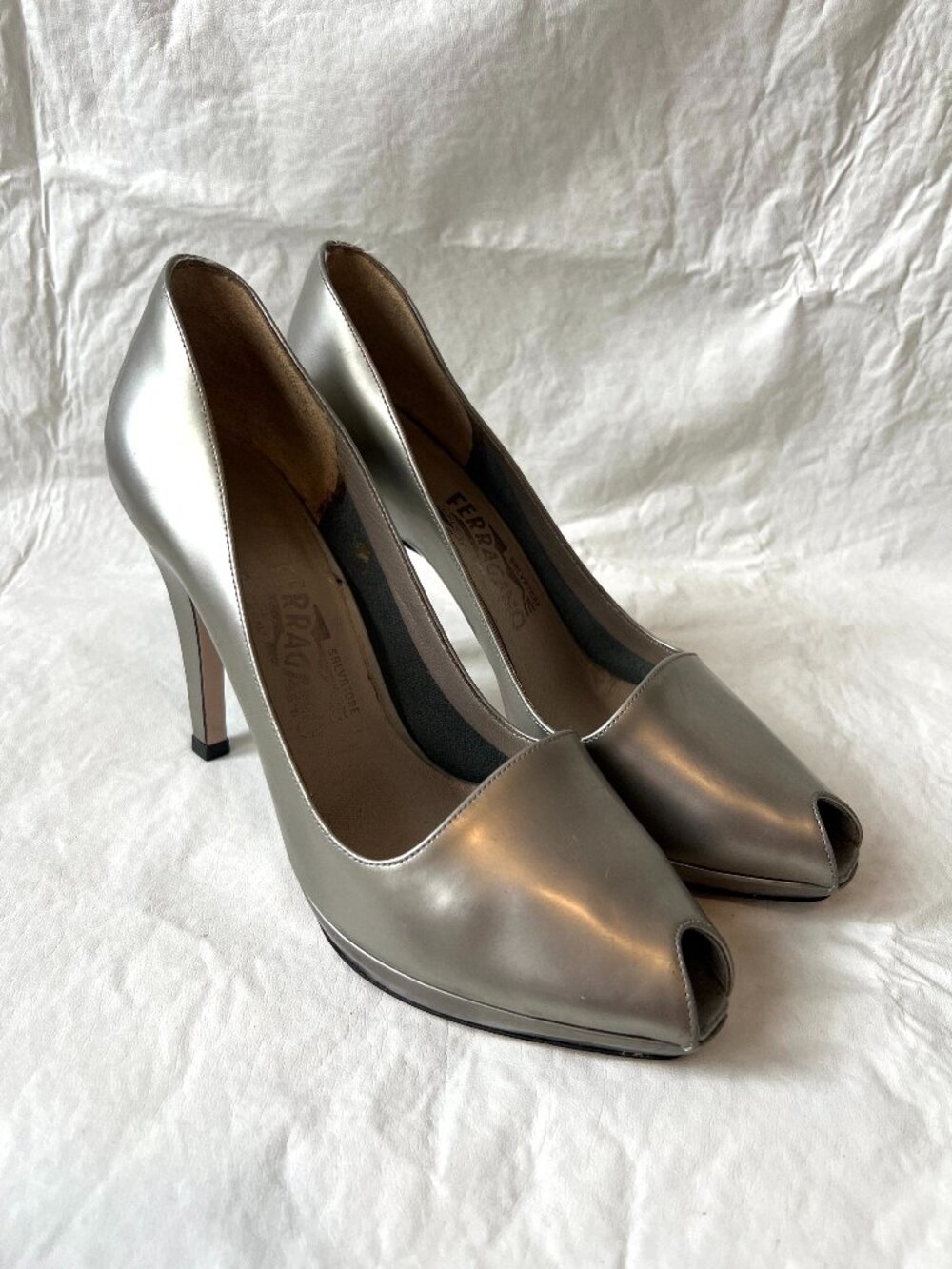 Salvatore Ferragamo pumps silver metallic leather peep toe 8 high heel shoes